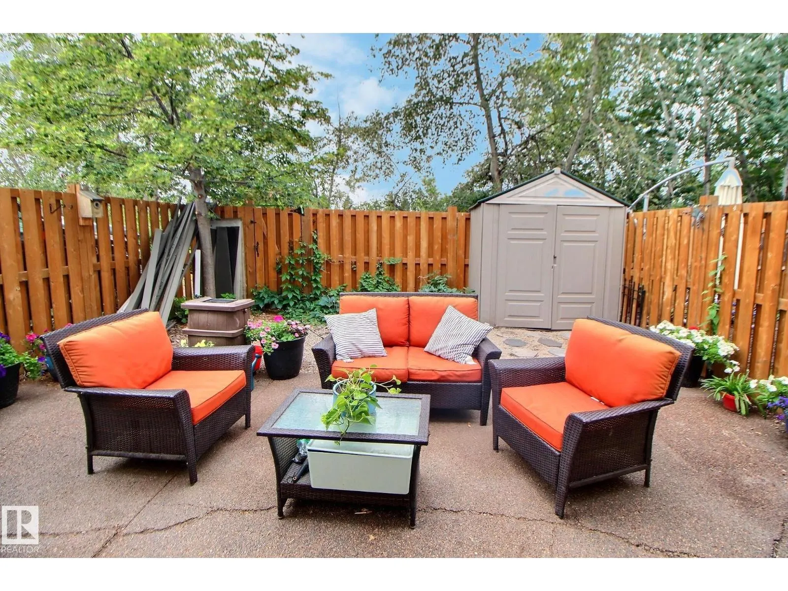 49 ROYAL RD NW