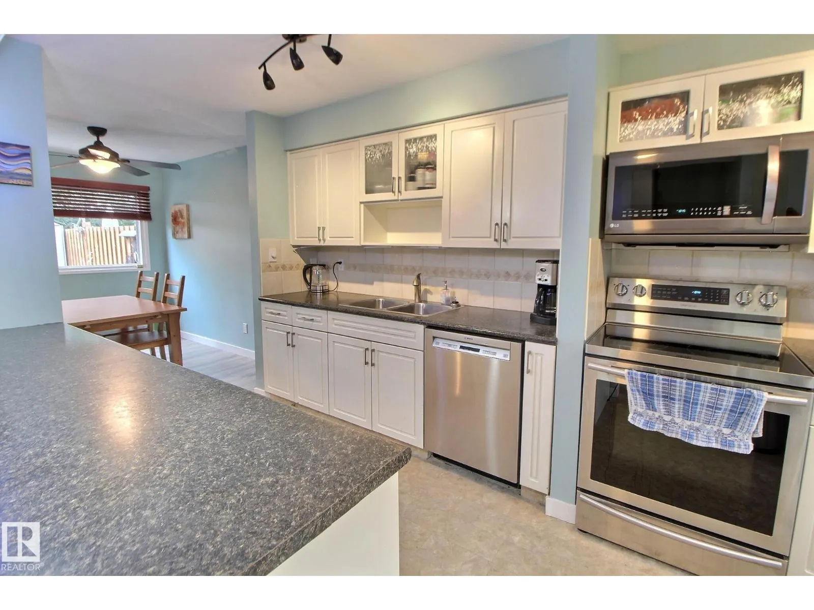 49 ROYAL RD NW