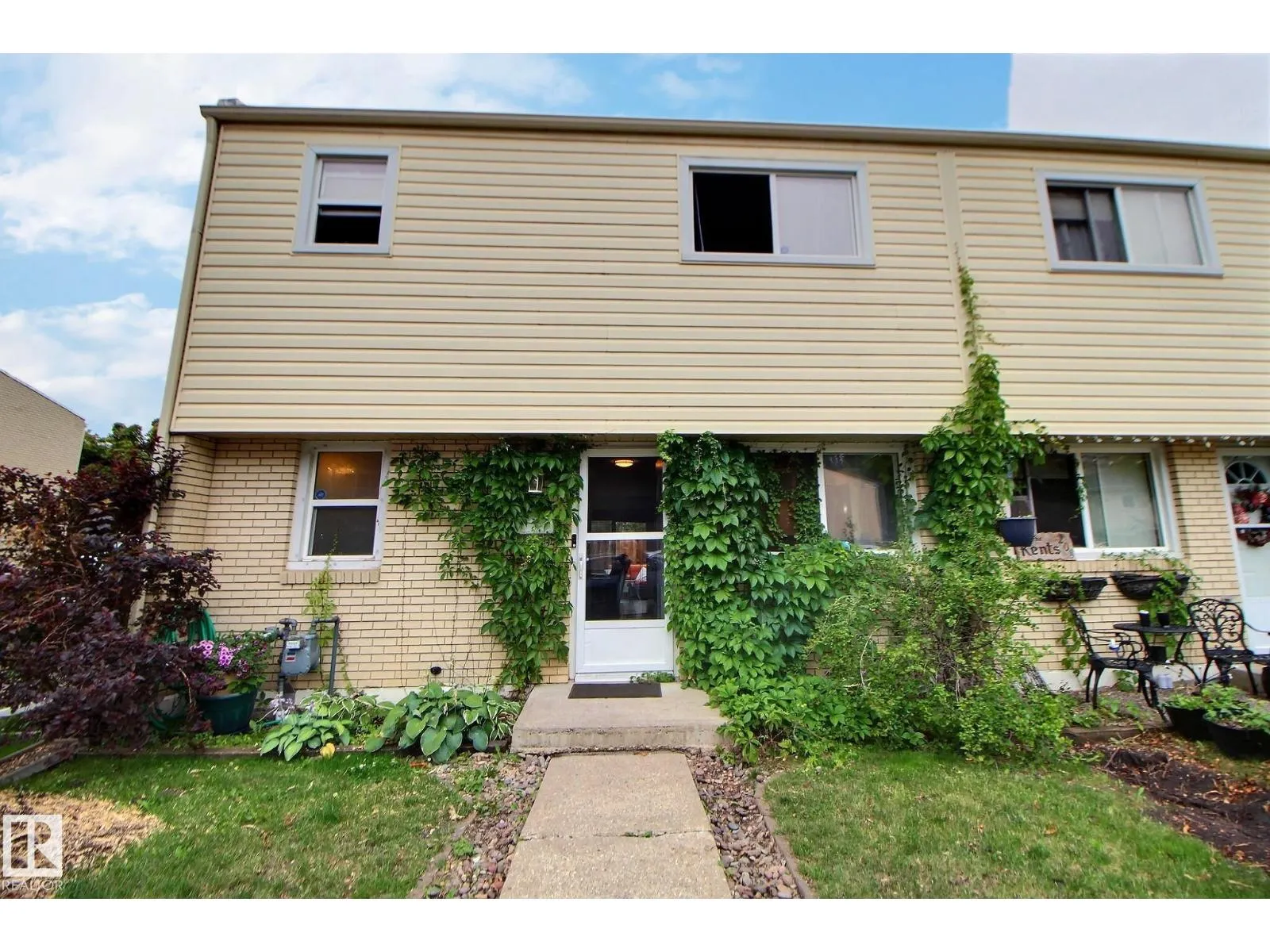 49 ROYAL RD NW