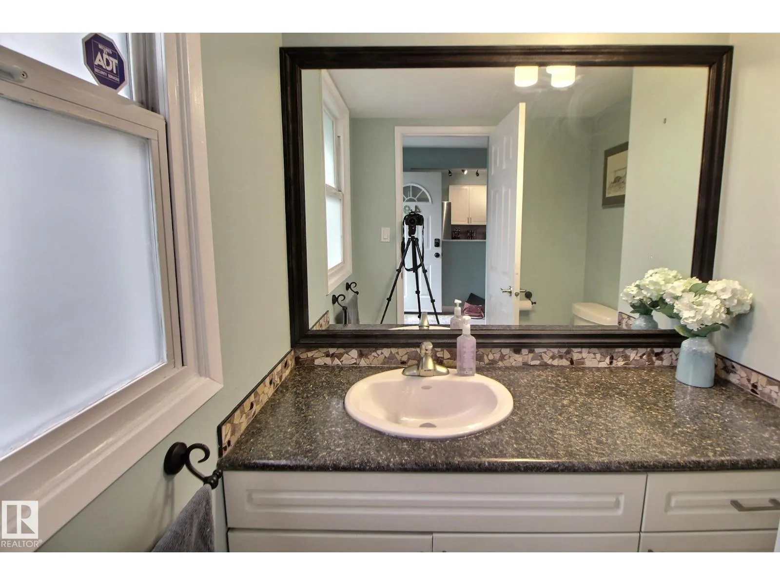 49 ROYAL RD NW