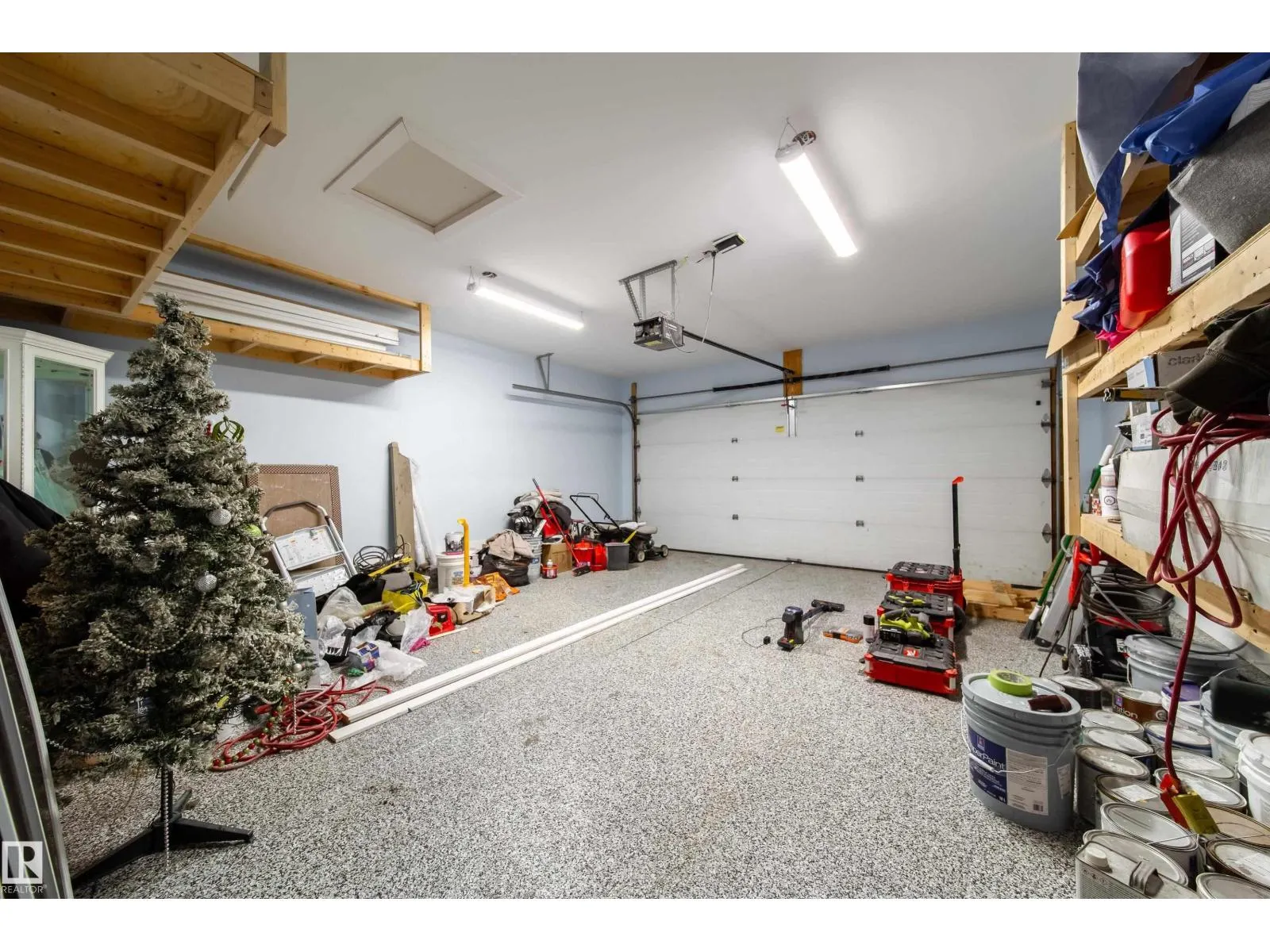 19016 52 AV NW