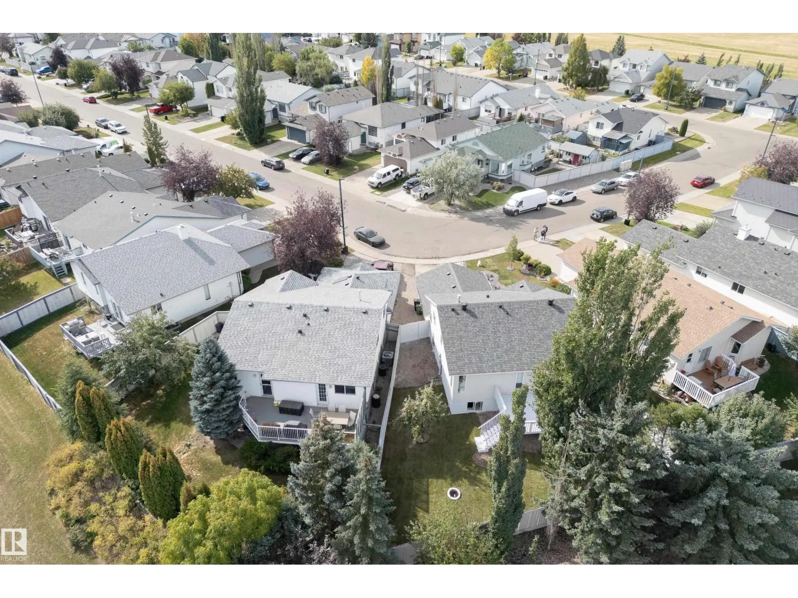 19016 52 AV NW