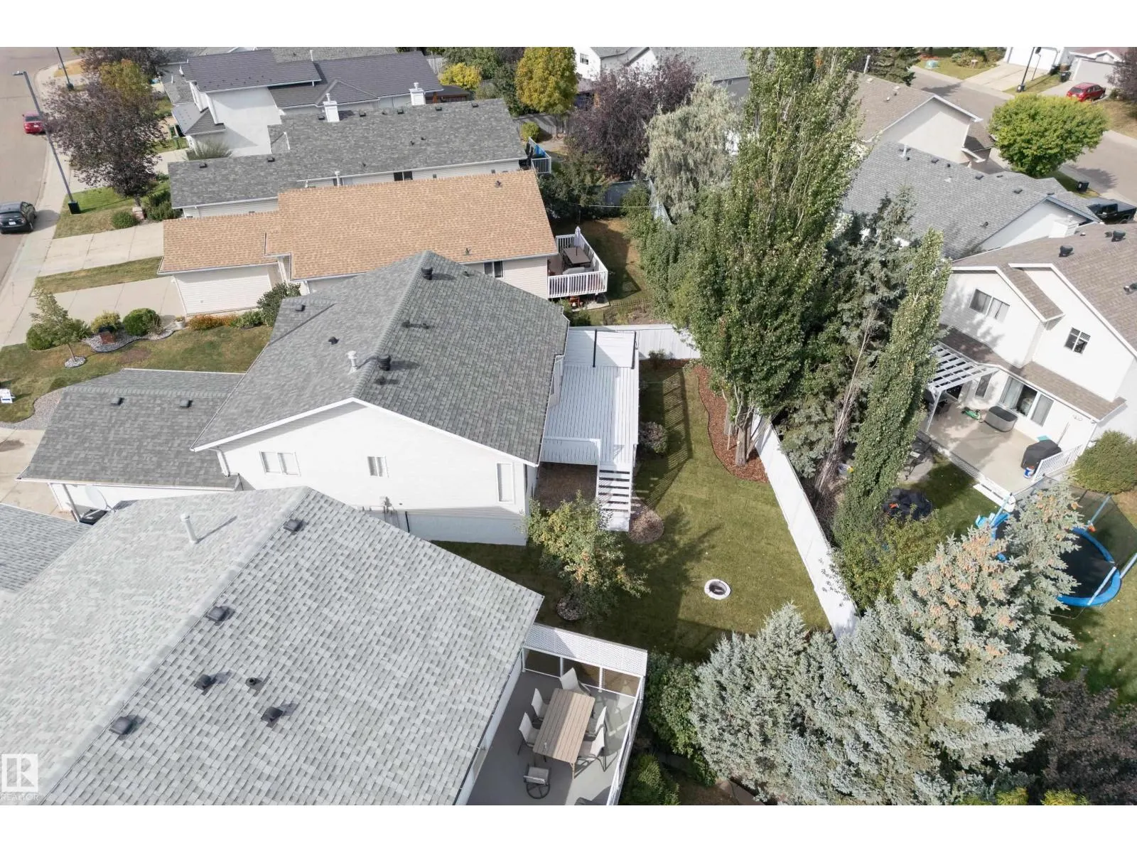19016 52 AV NW