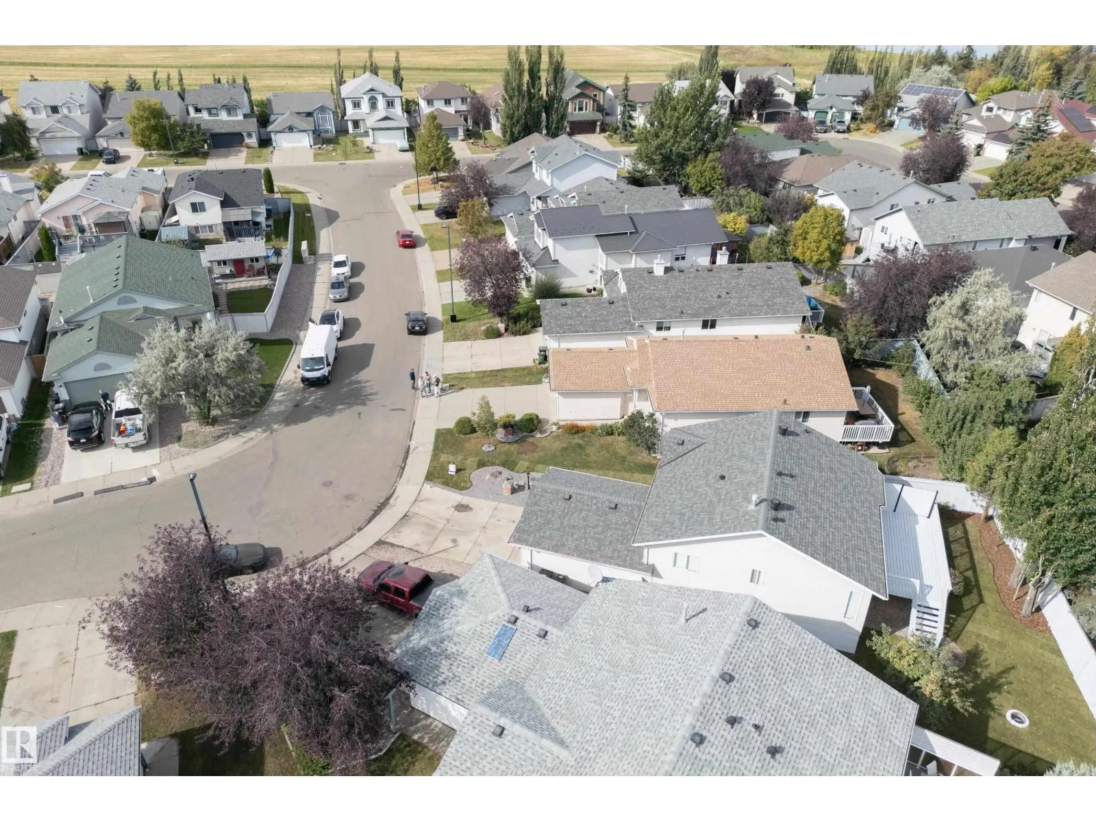19016 52 AV NW