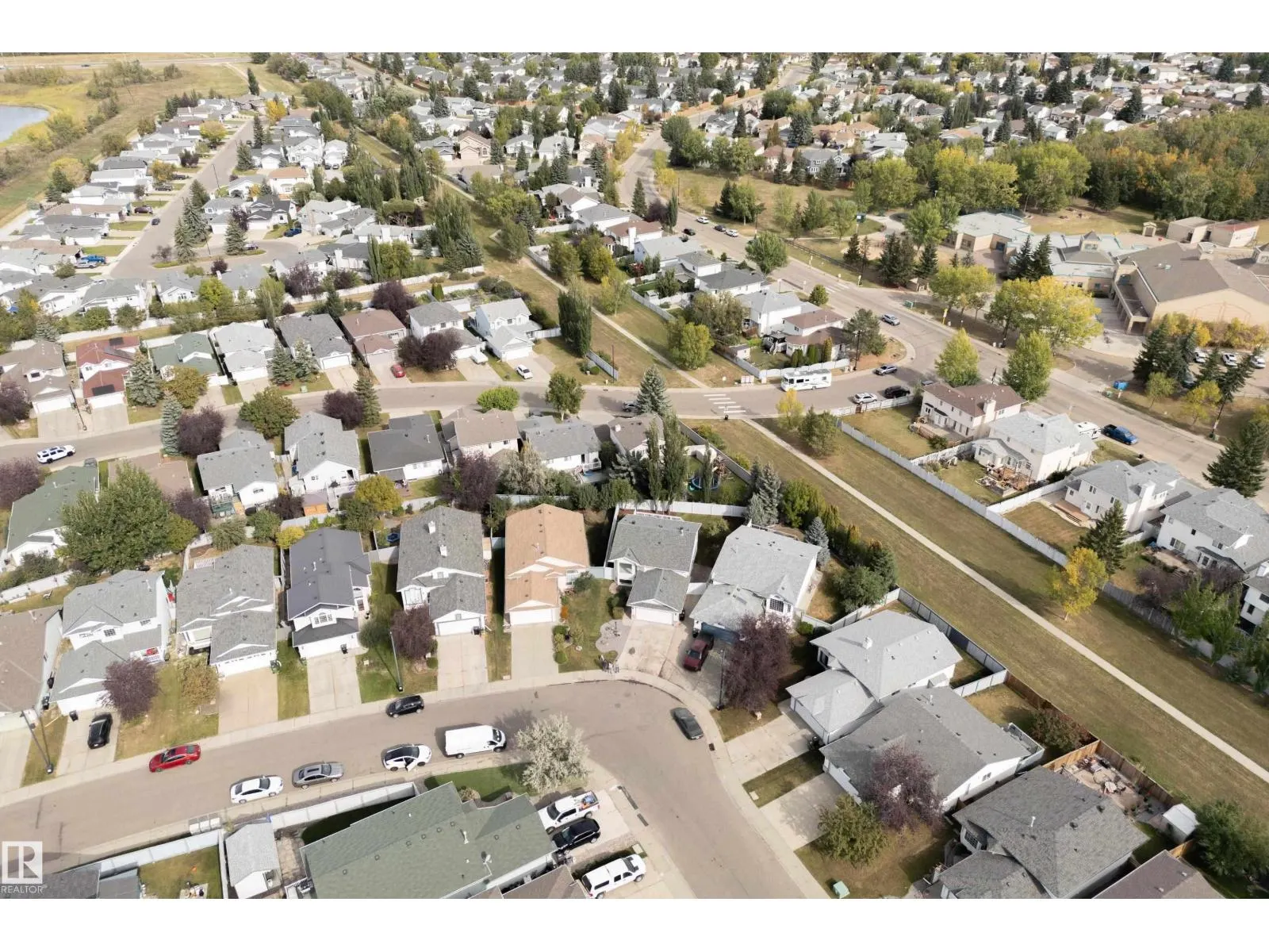 19016 52 AV NW