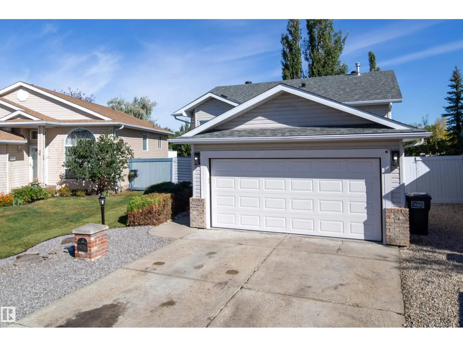 19016 52 AV NW