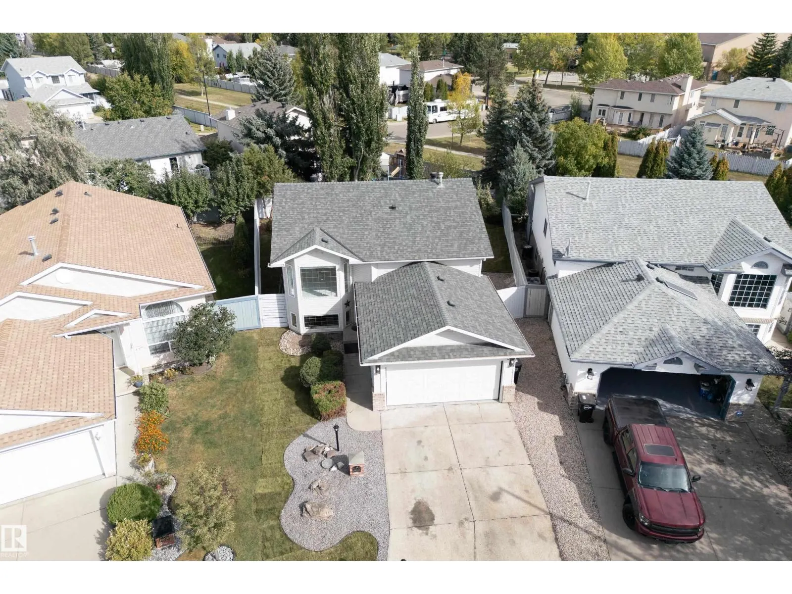 19016 52 AV NW