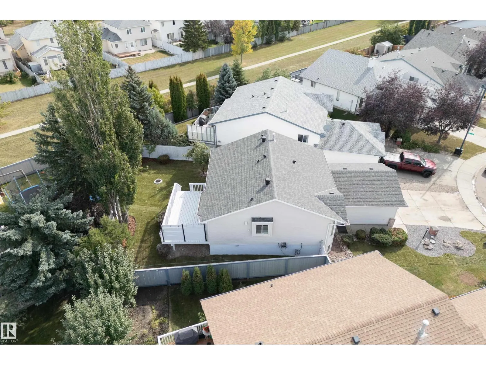 19016 52 AV NW