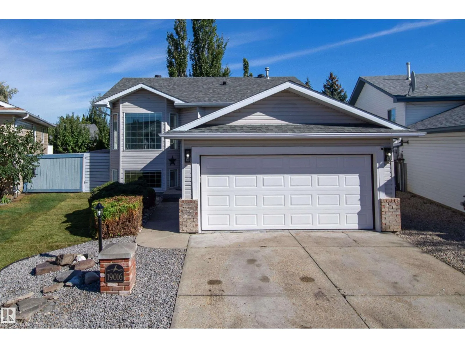 19016 52 AV NW