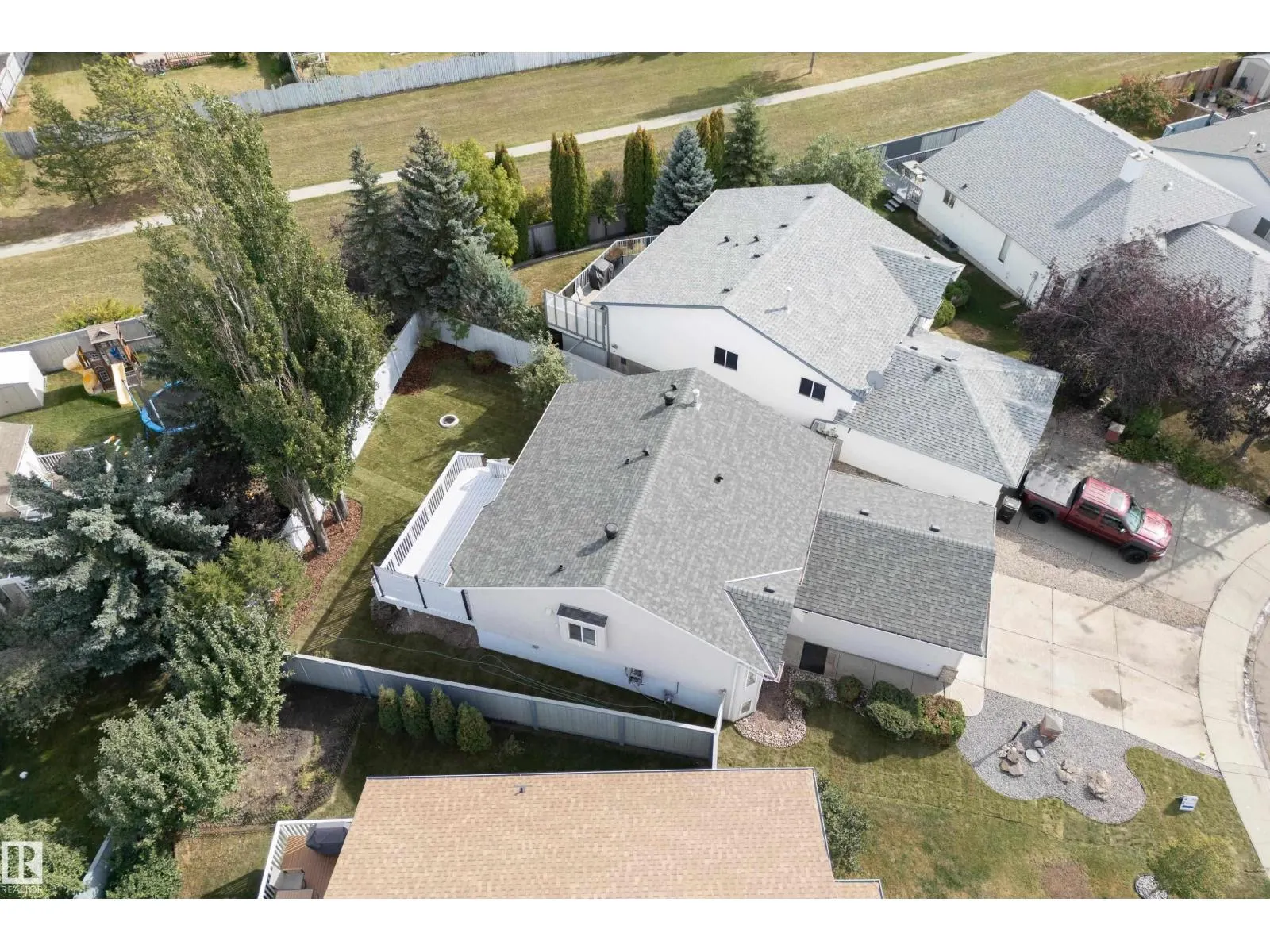 19016 52 AV NW