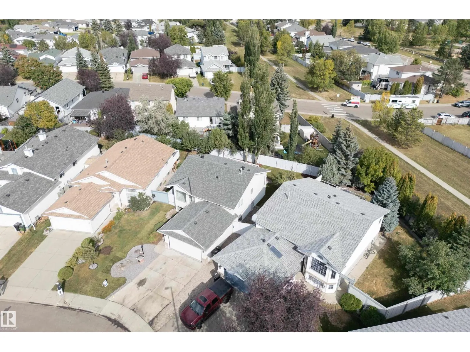 19016 52 AV NW