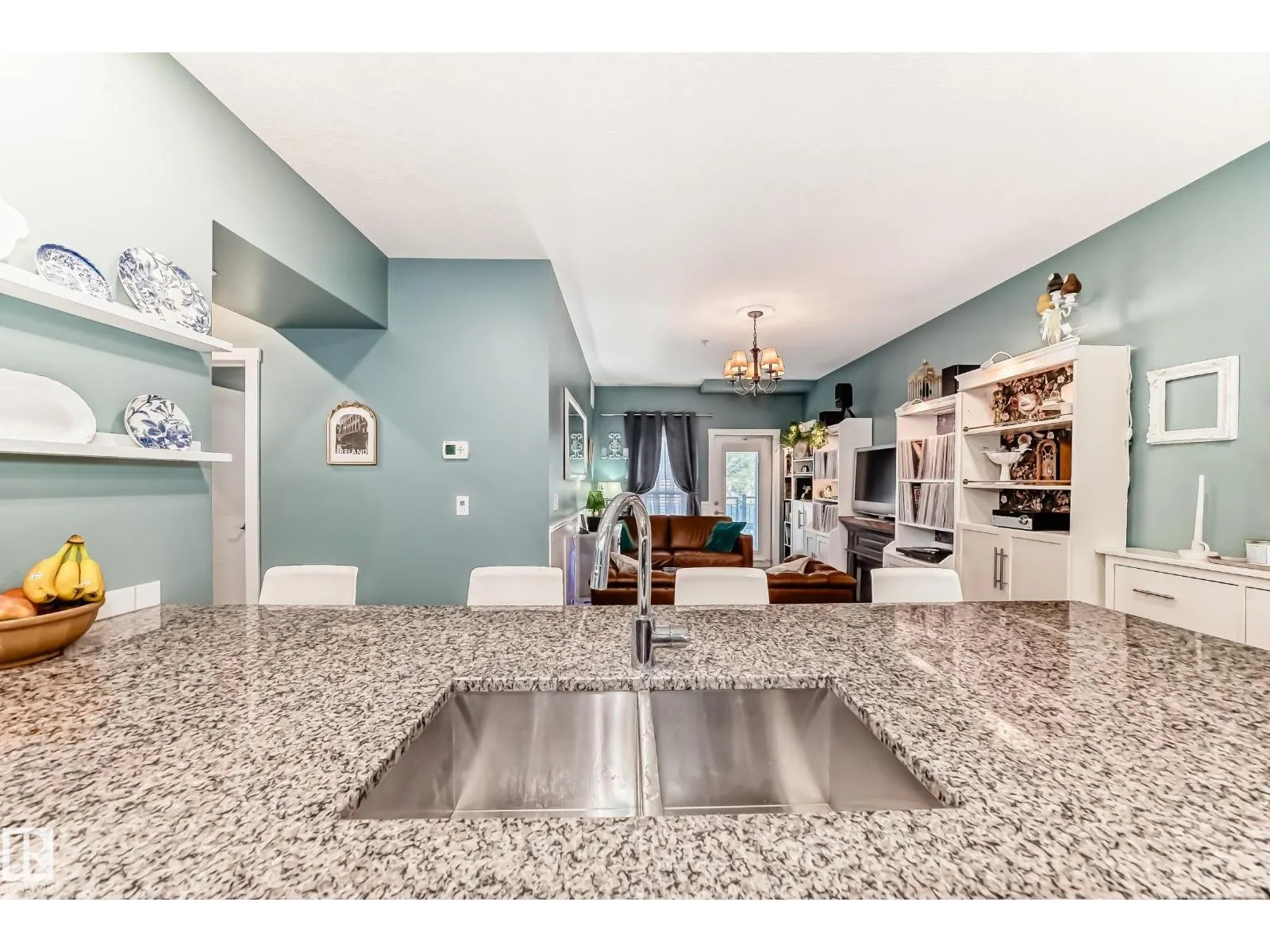 #101 10126 144 ST NW