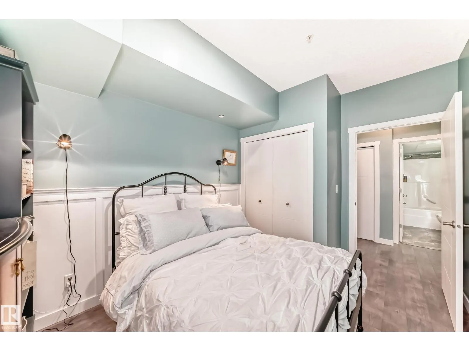 #101 10126 144 ST NW