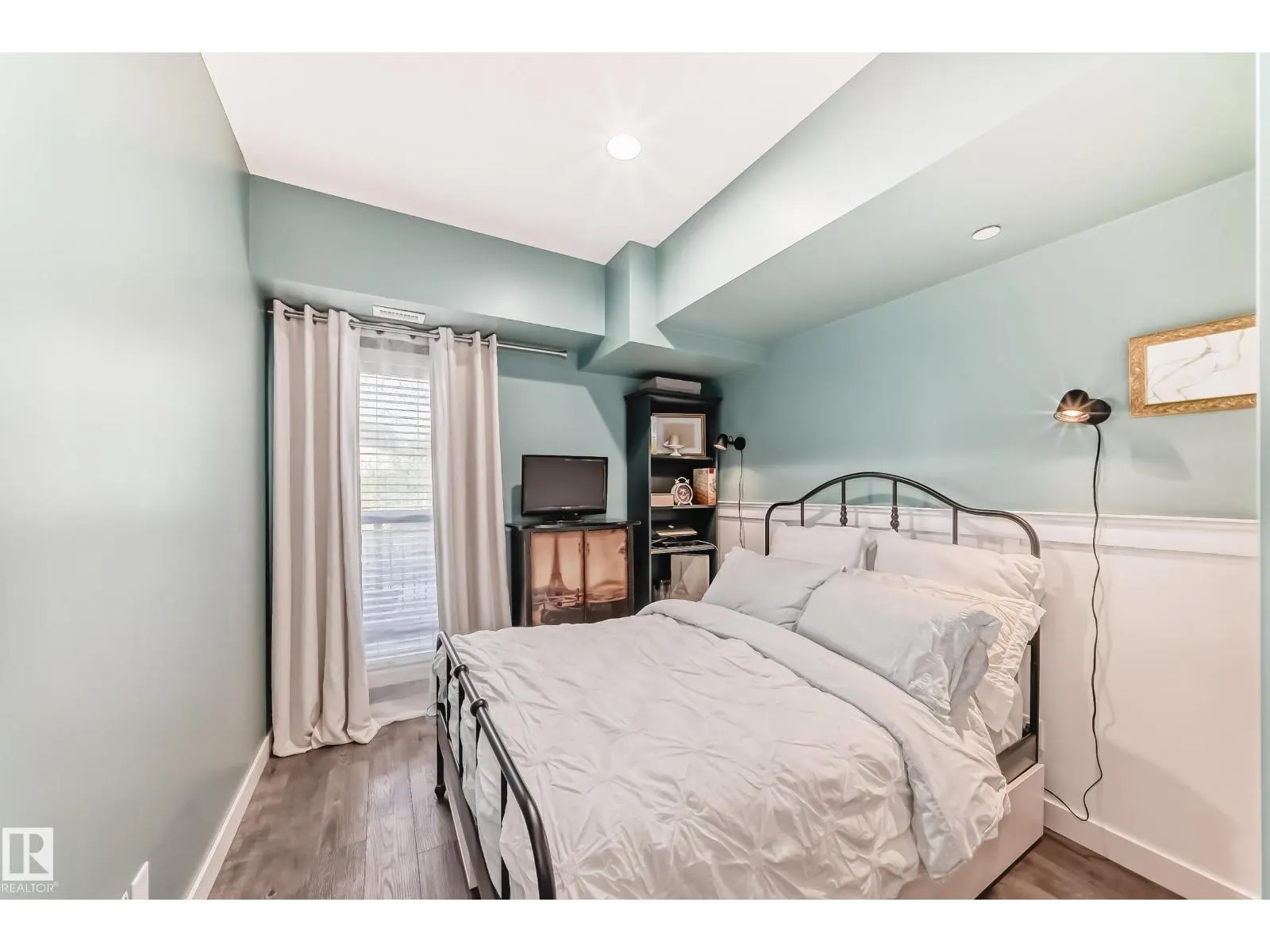 #101 10126 144 ST NW