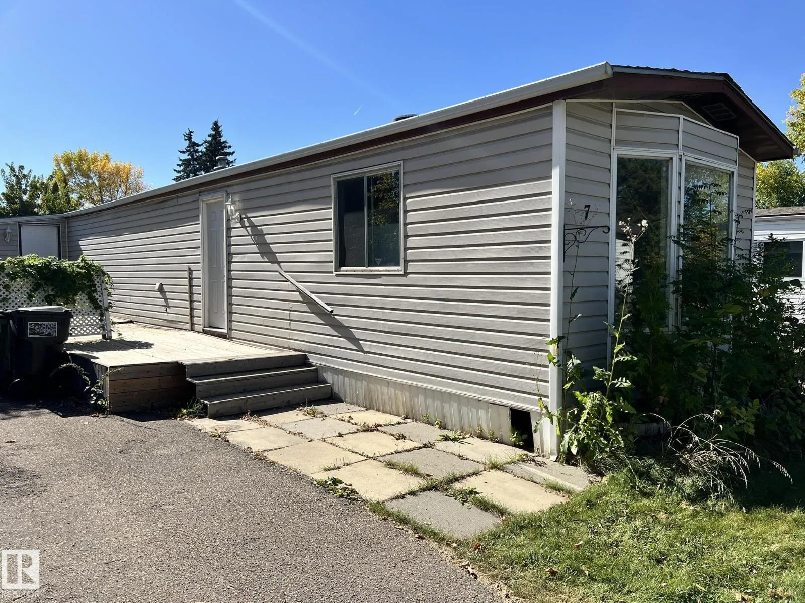 7 Hillcrest DR NW