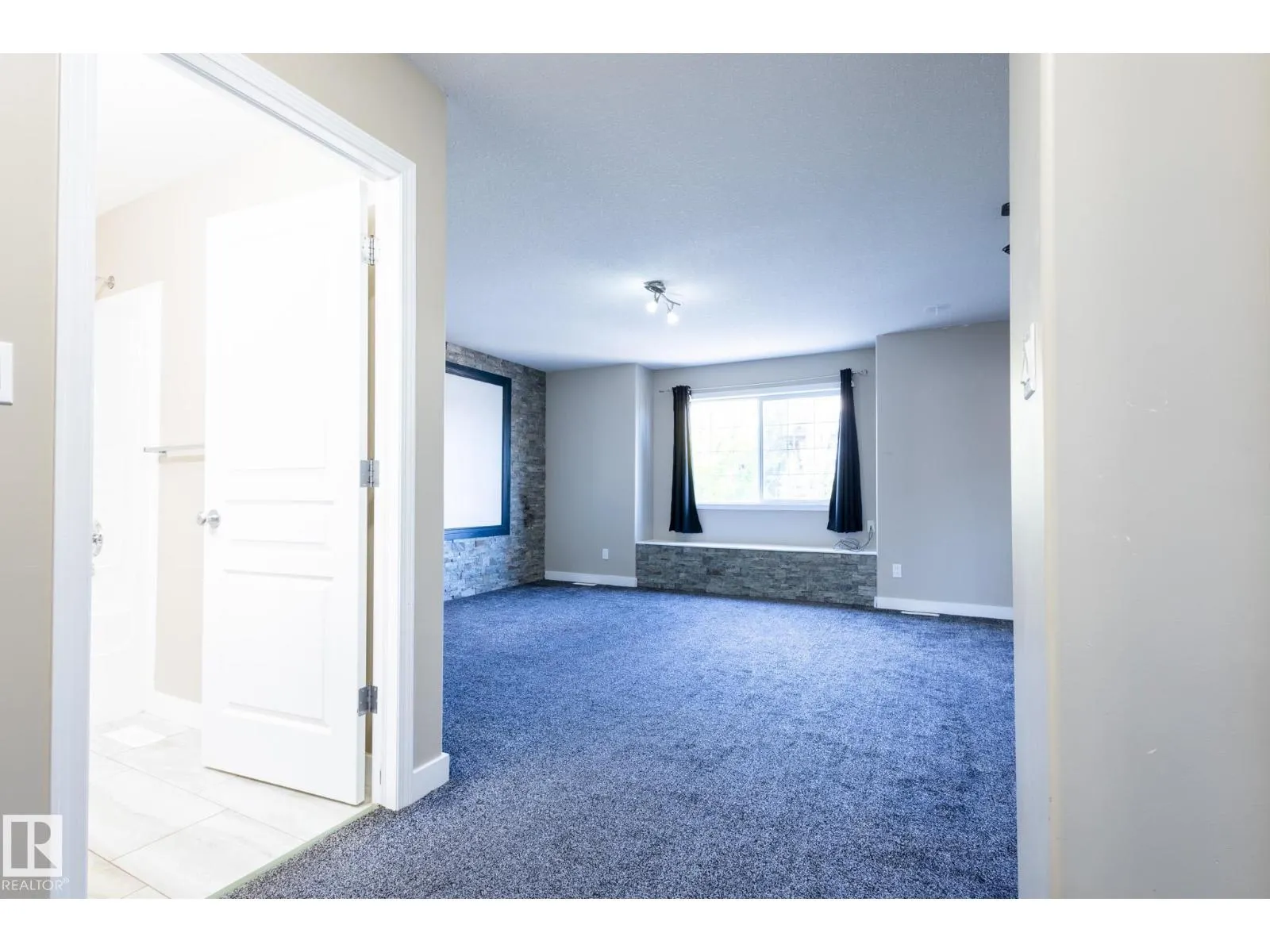 638 LEGER WY NW
