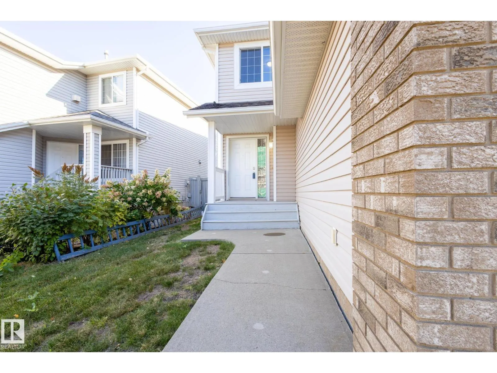 638 LEGER WY NW
