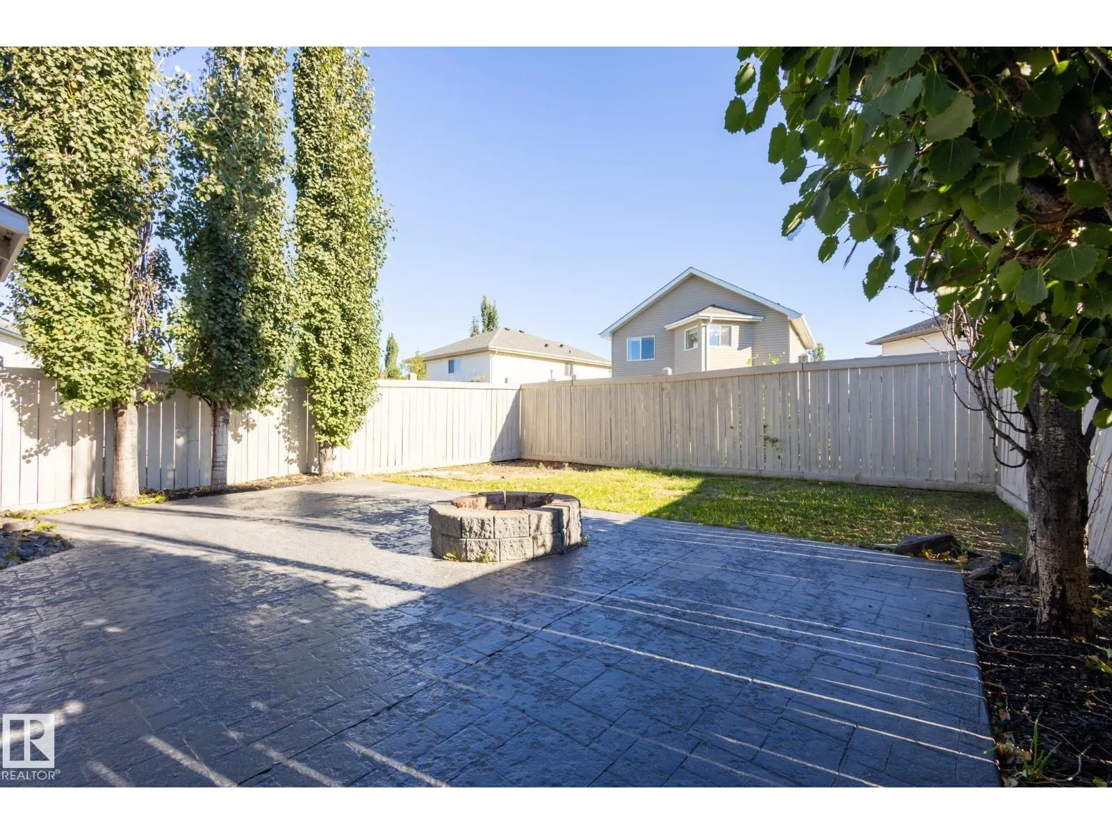 638 LEGER WY NW