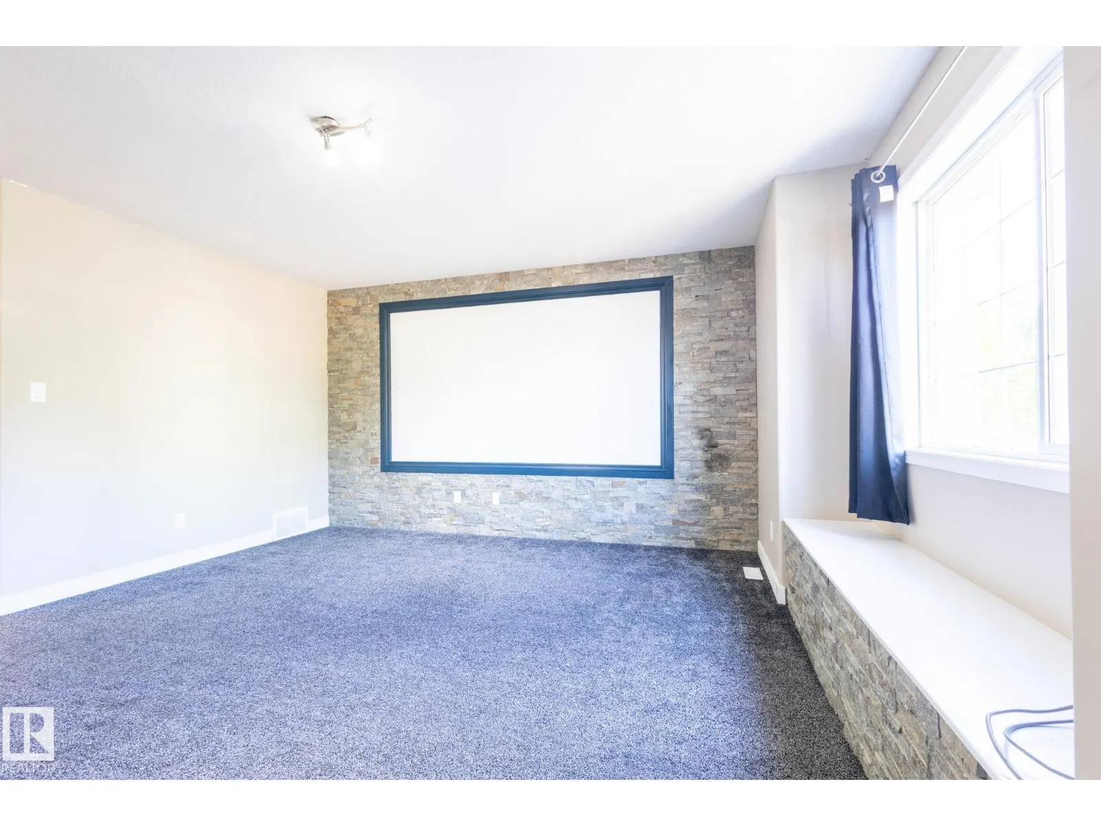 638 LEGER WY NW