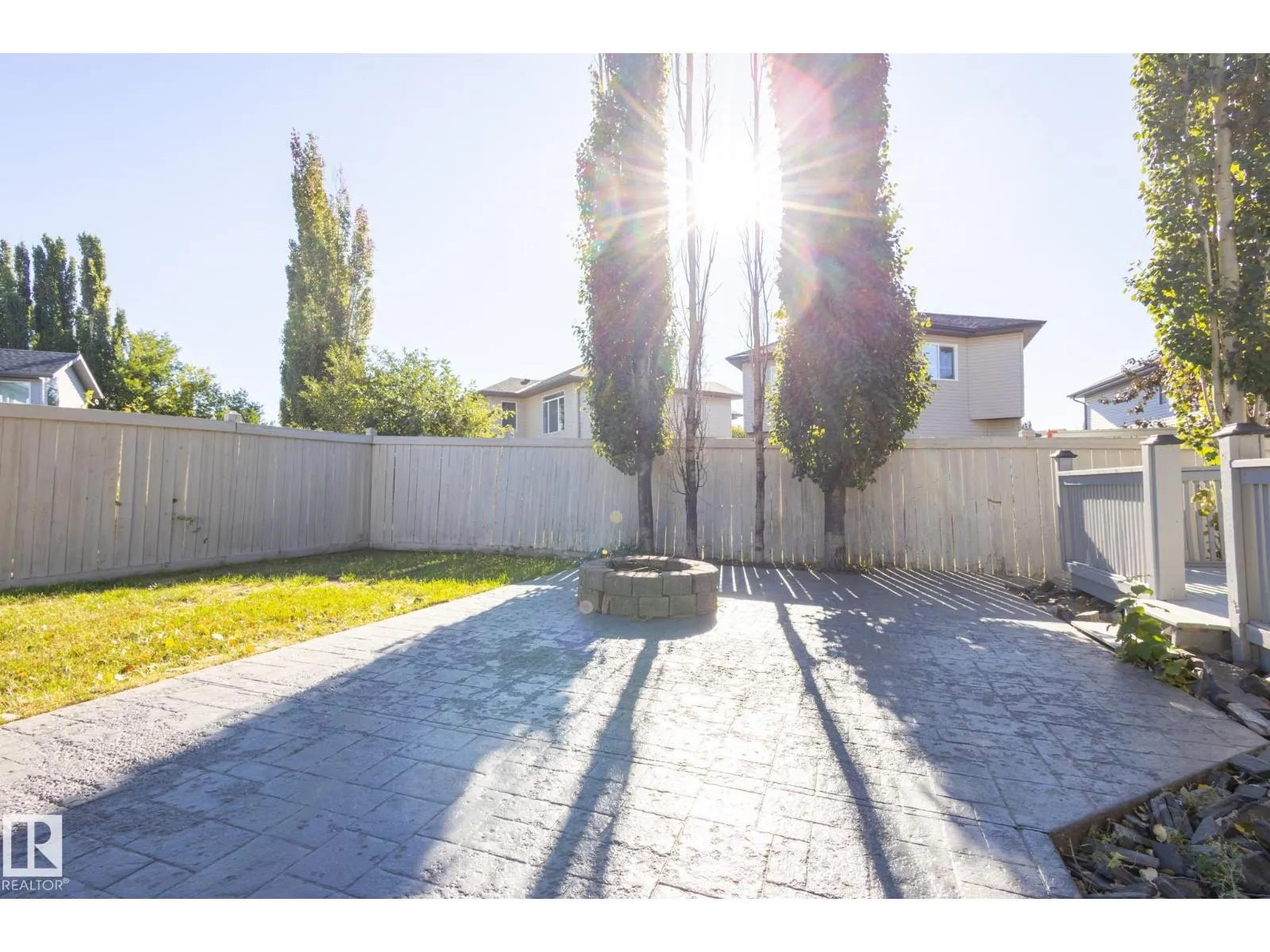 638 LEGER WY NW