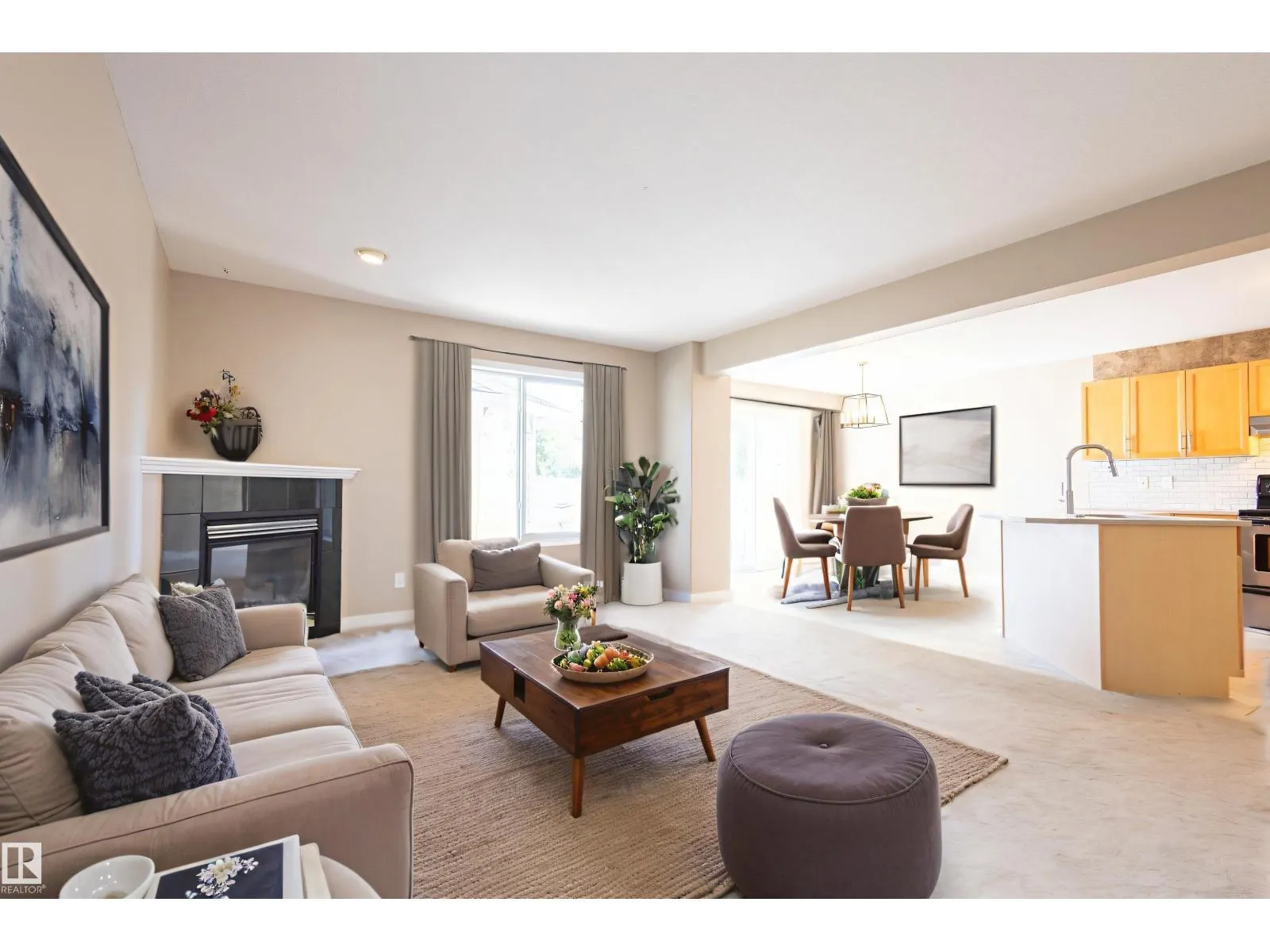 638 LEGER WY NW