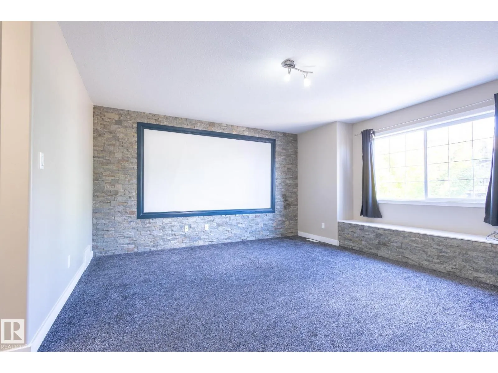 638 LEGER WY NW
