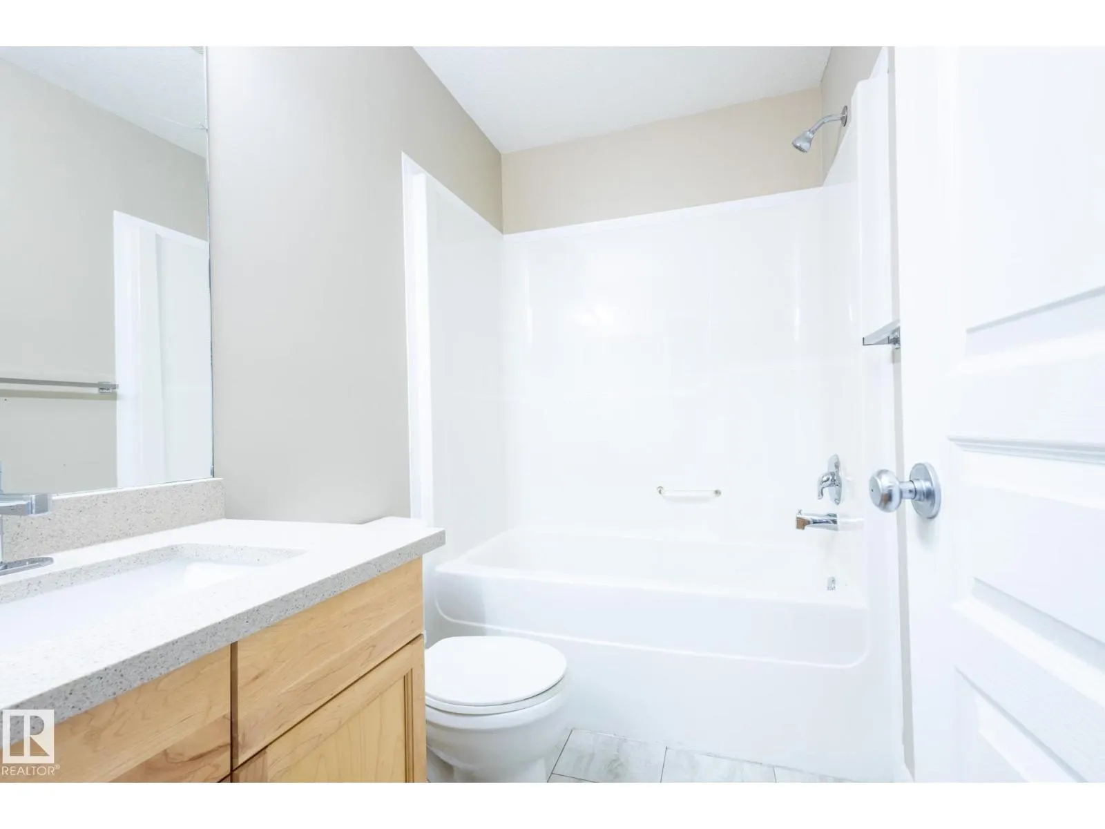638 LEGER WY NW