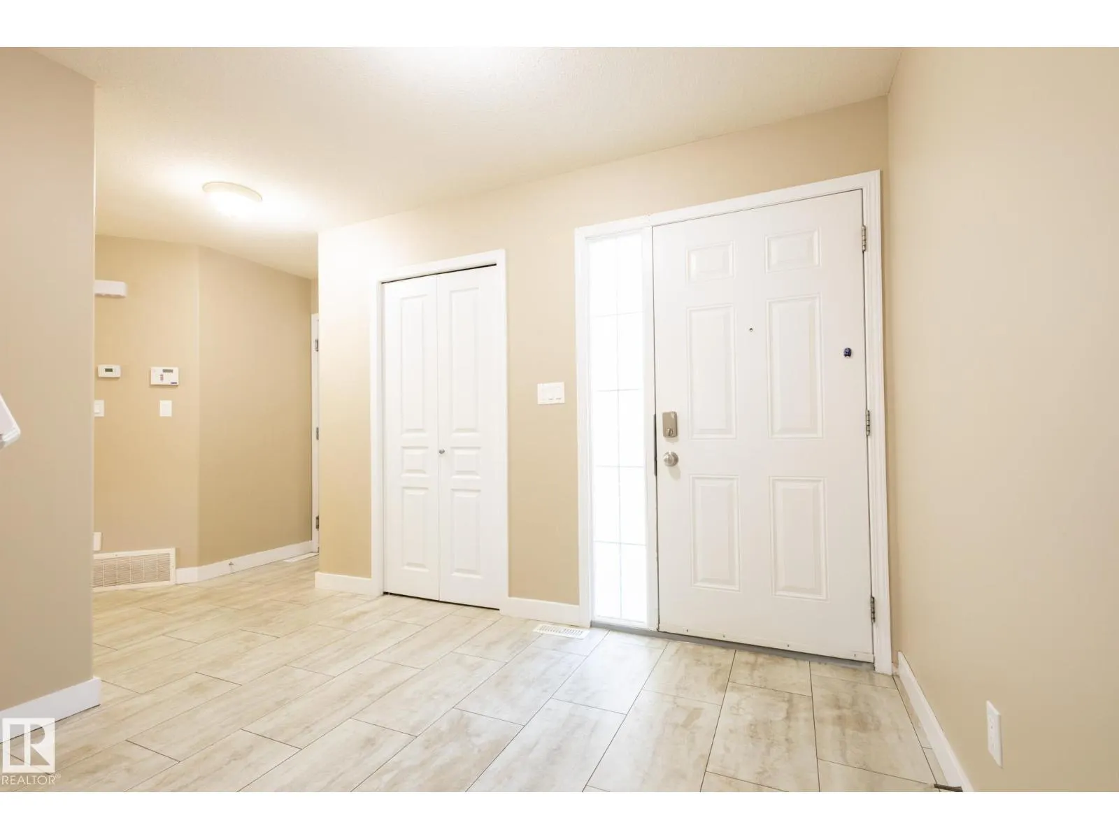 638 LEGER WY NW