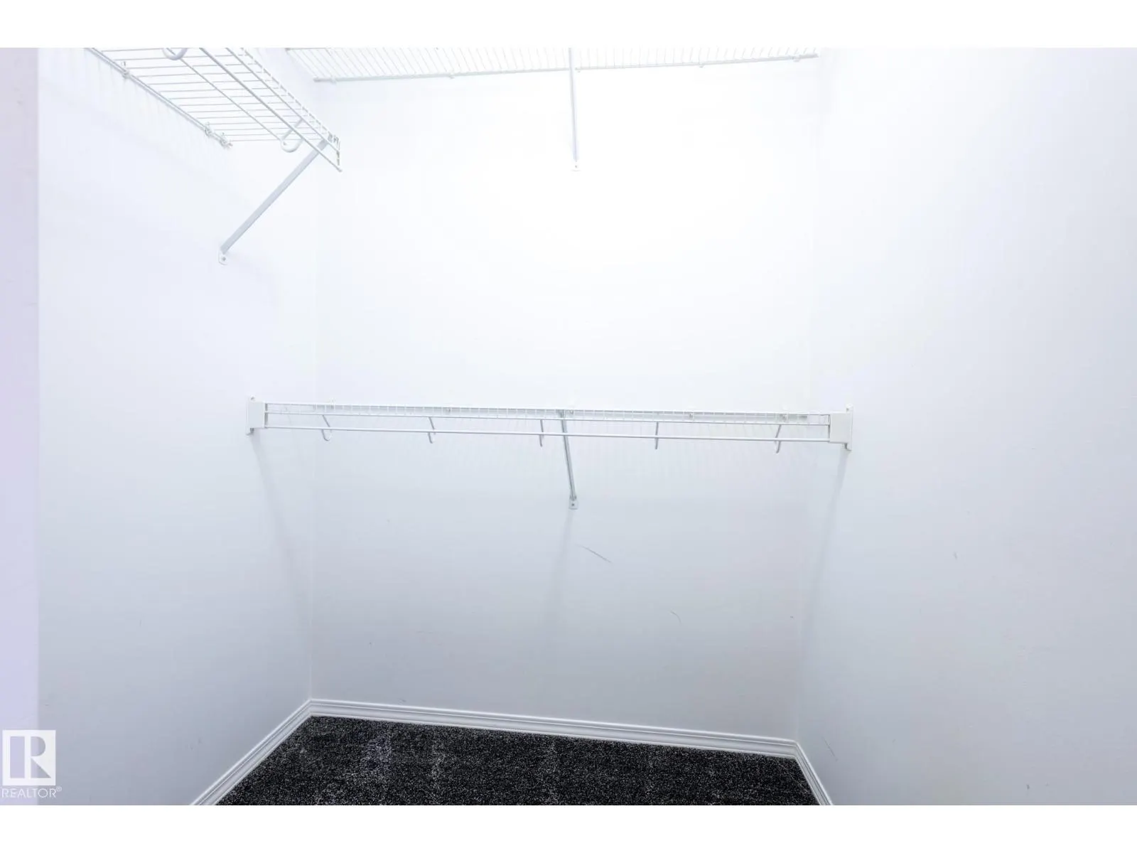 638 LEGER WY NW