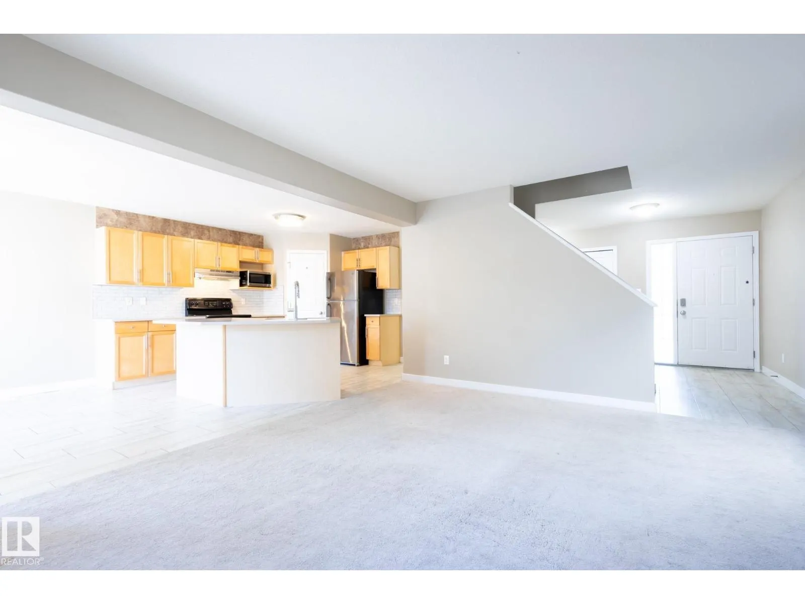 638 LEGER WY NW