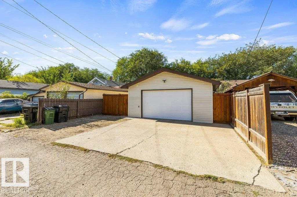11933 56 ST NW
