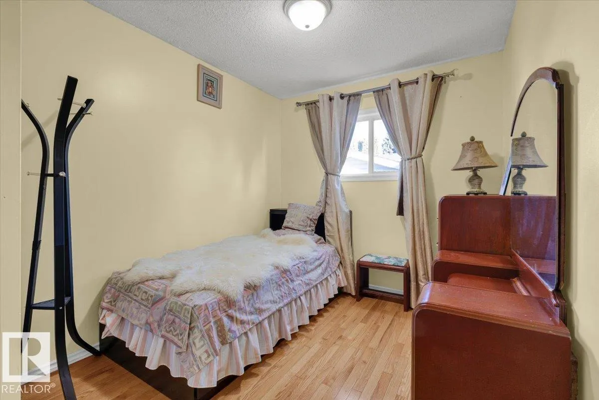 18708 57 AV NW