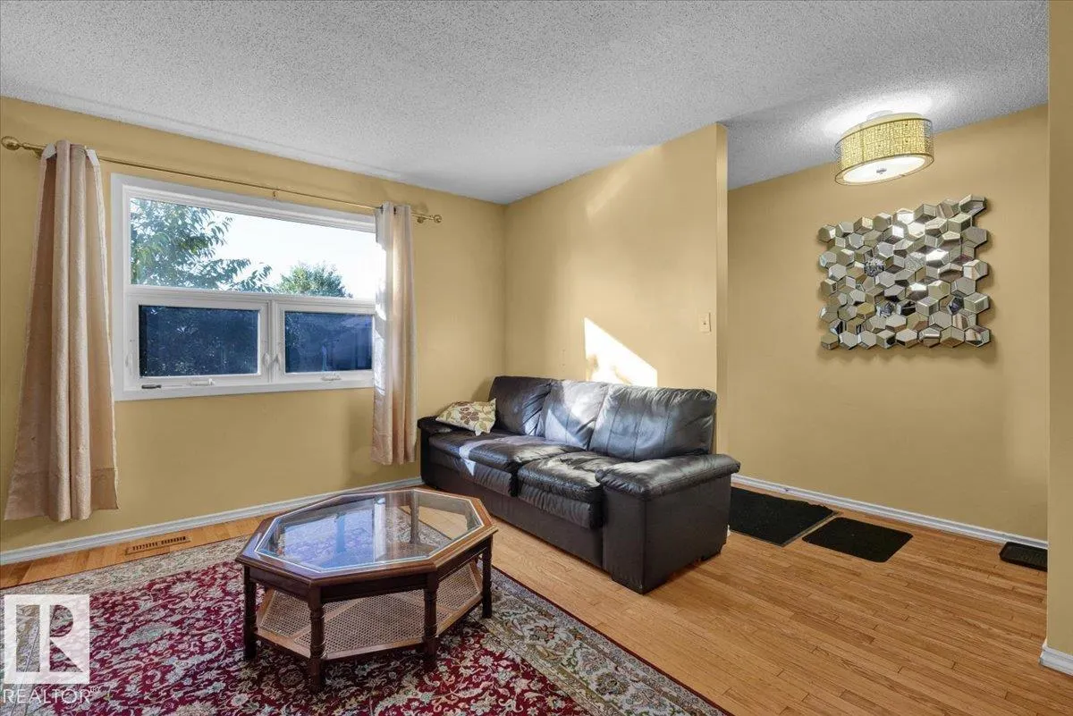 18708 57 AV NW