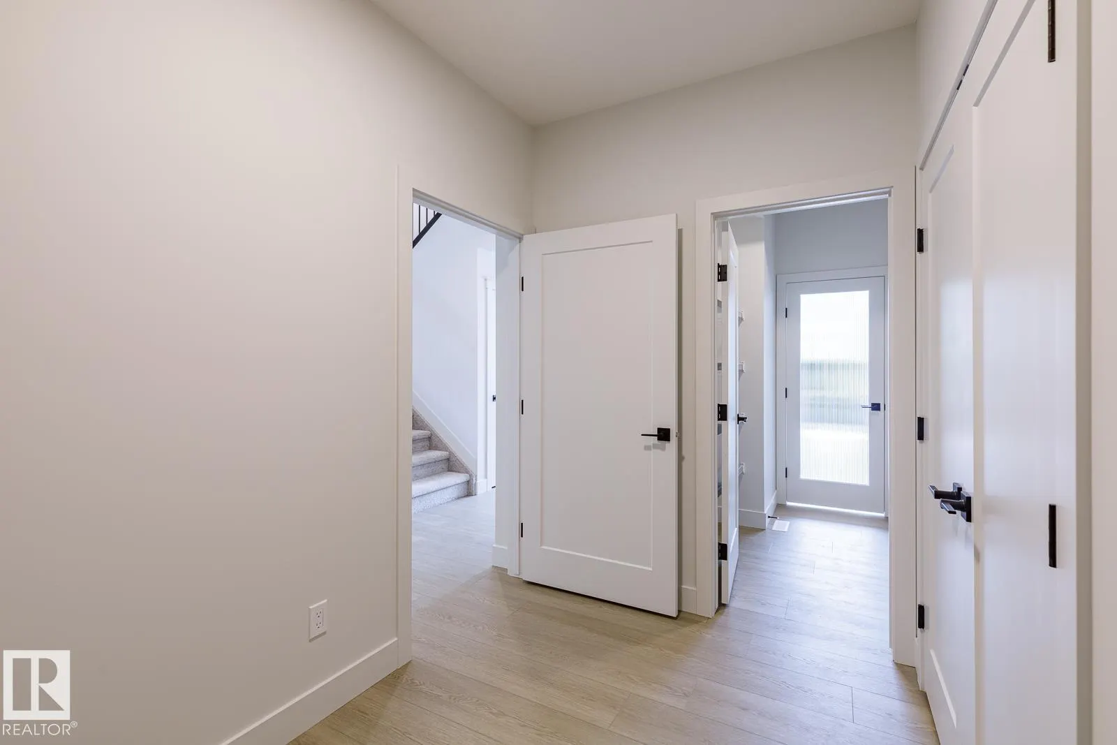 6235 175 AV NW