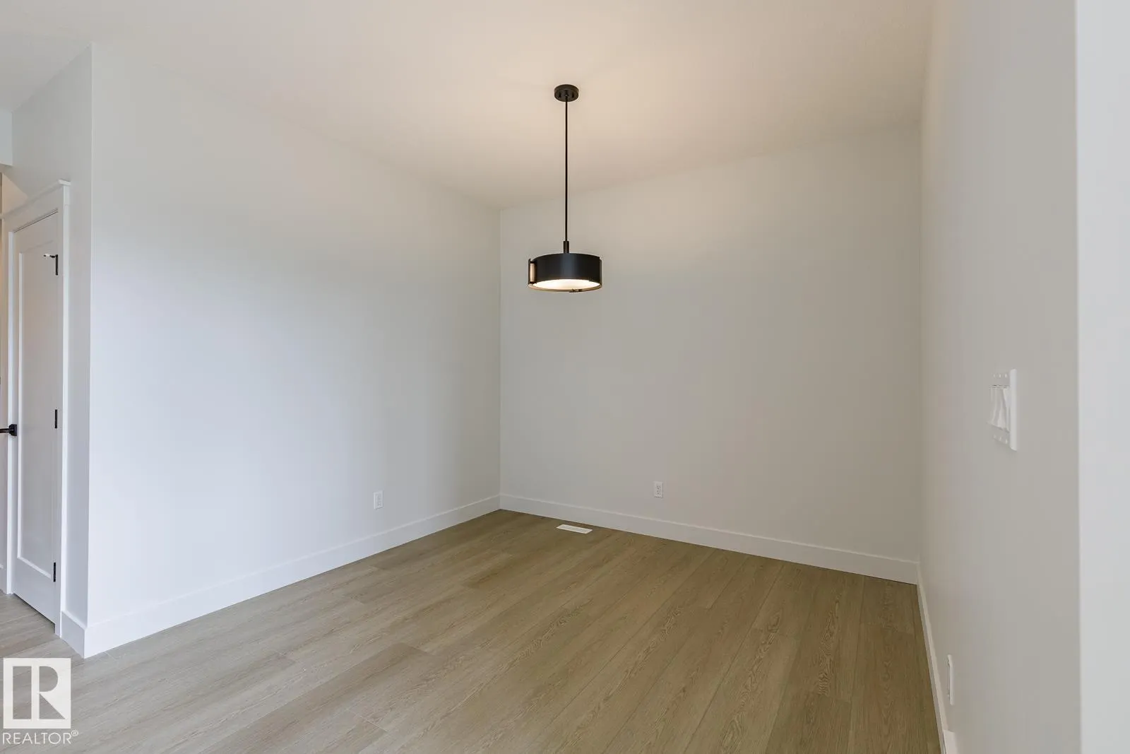 6235 175 AV NW