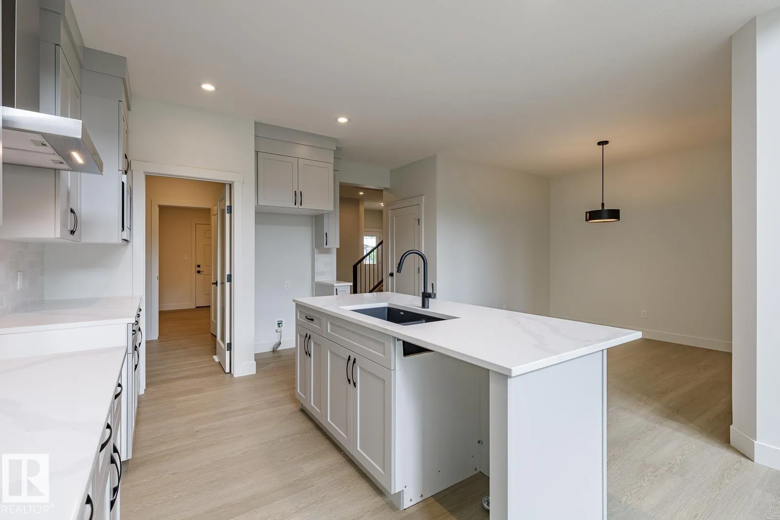 6235 175 AV NW