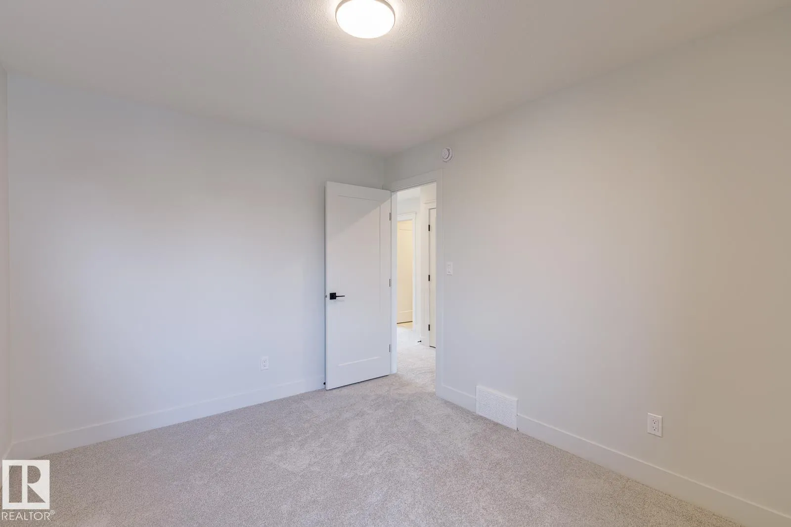 6235 175 AV NW