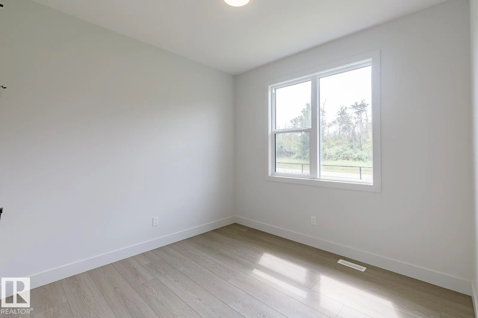 6235 175 AV NW