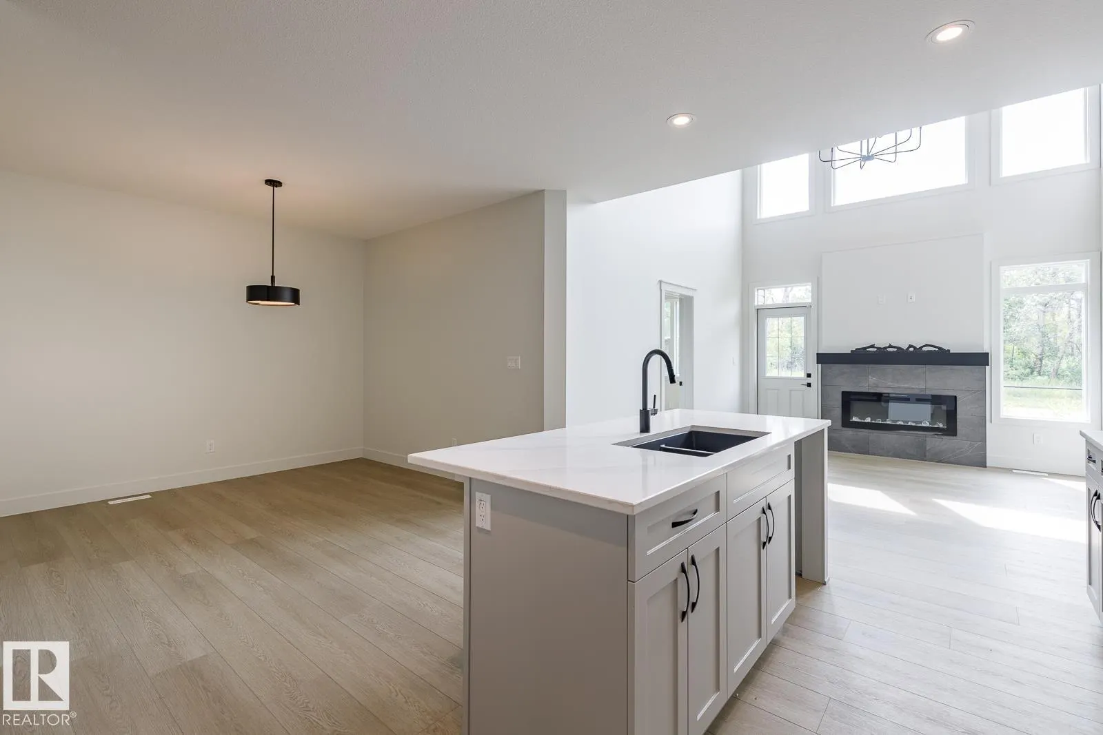 6235 175 AV NW
