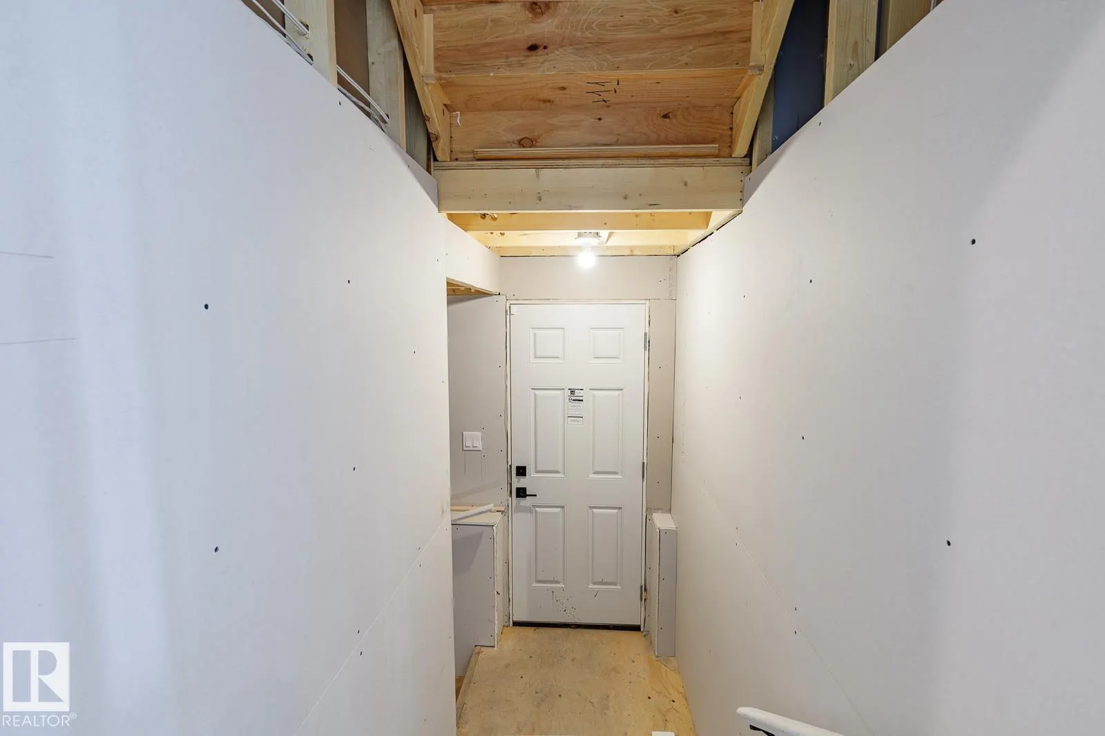 6235 175 AV NW