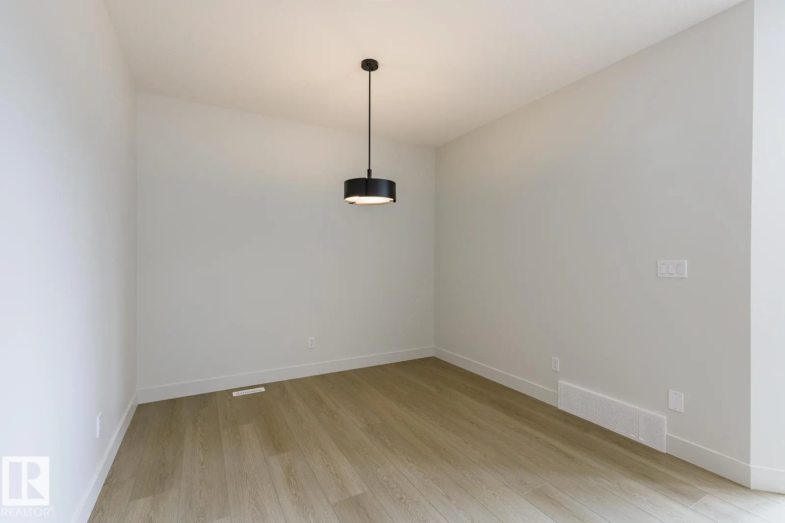 6235 175 AV NW