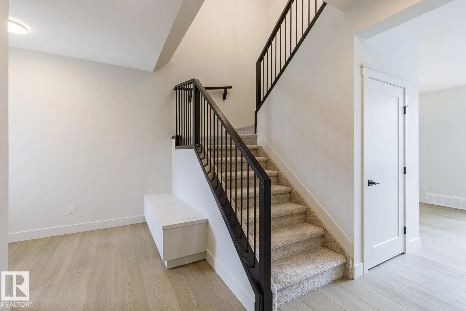 6235 175 AV NW