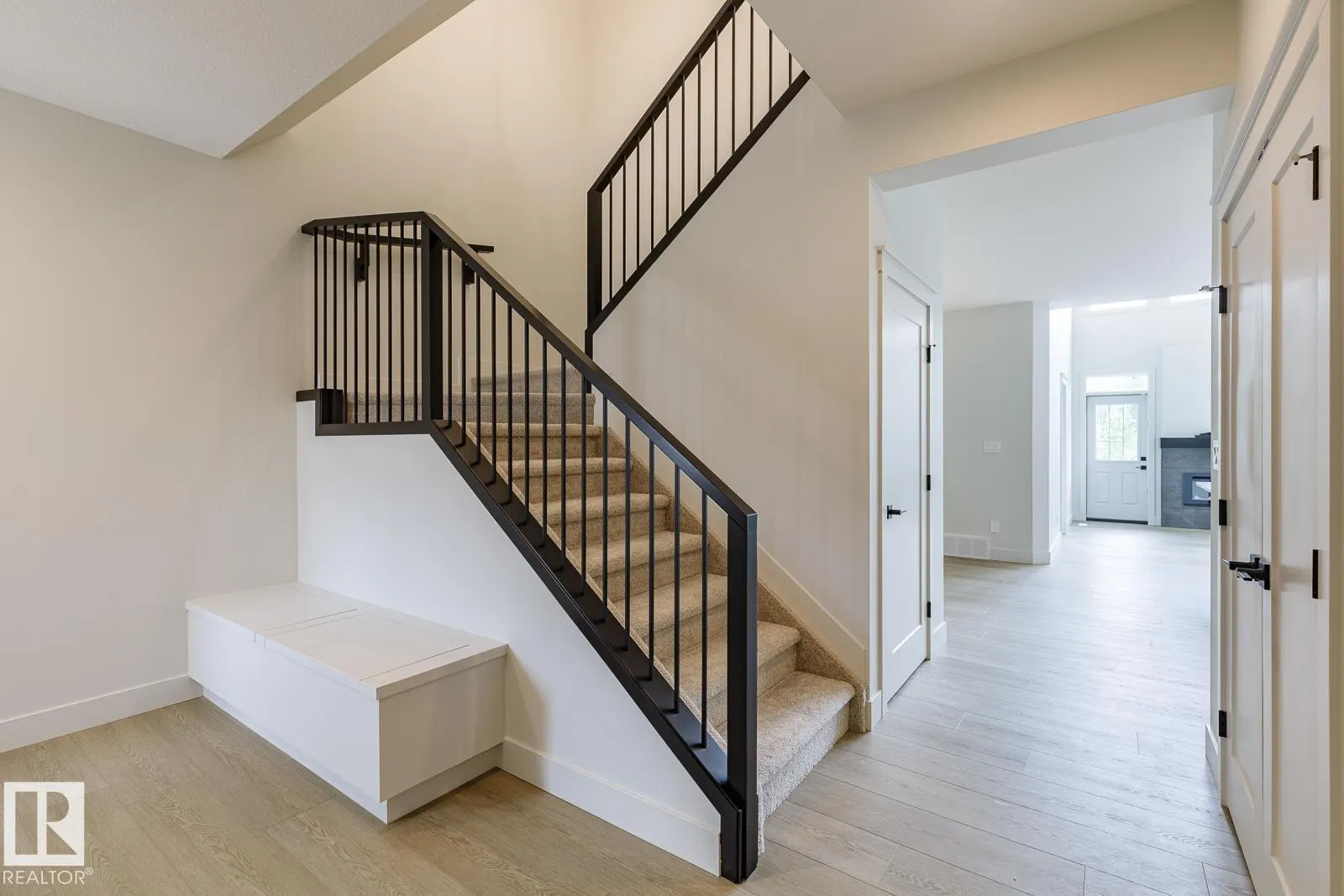 6235 175 AV NW