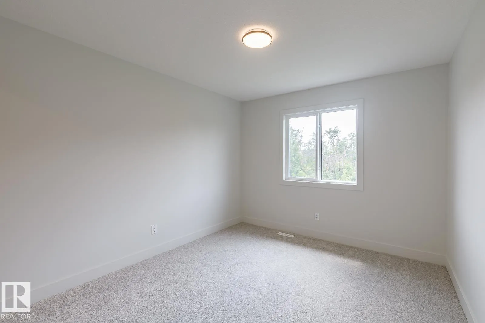 6235 175 AV NW
