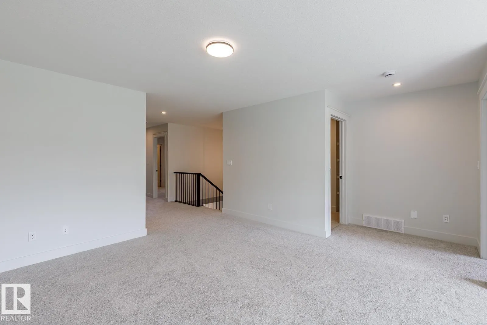 6235 175 AV NW