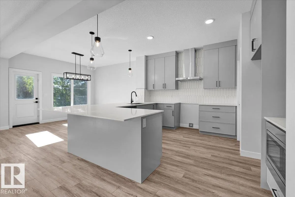 215 RAVINE DR