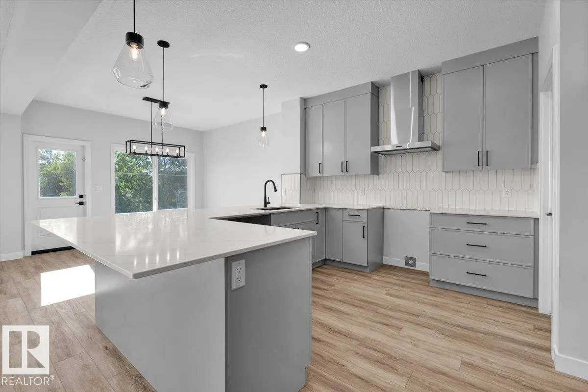215 RAVINE DR