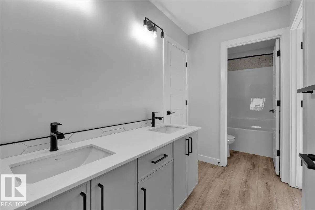 215 RAVINE DR