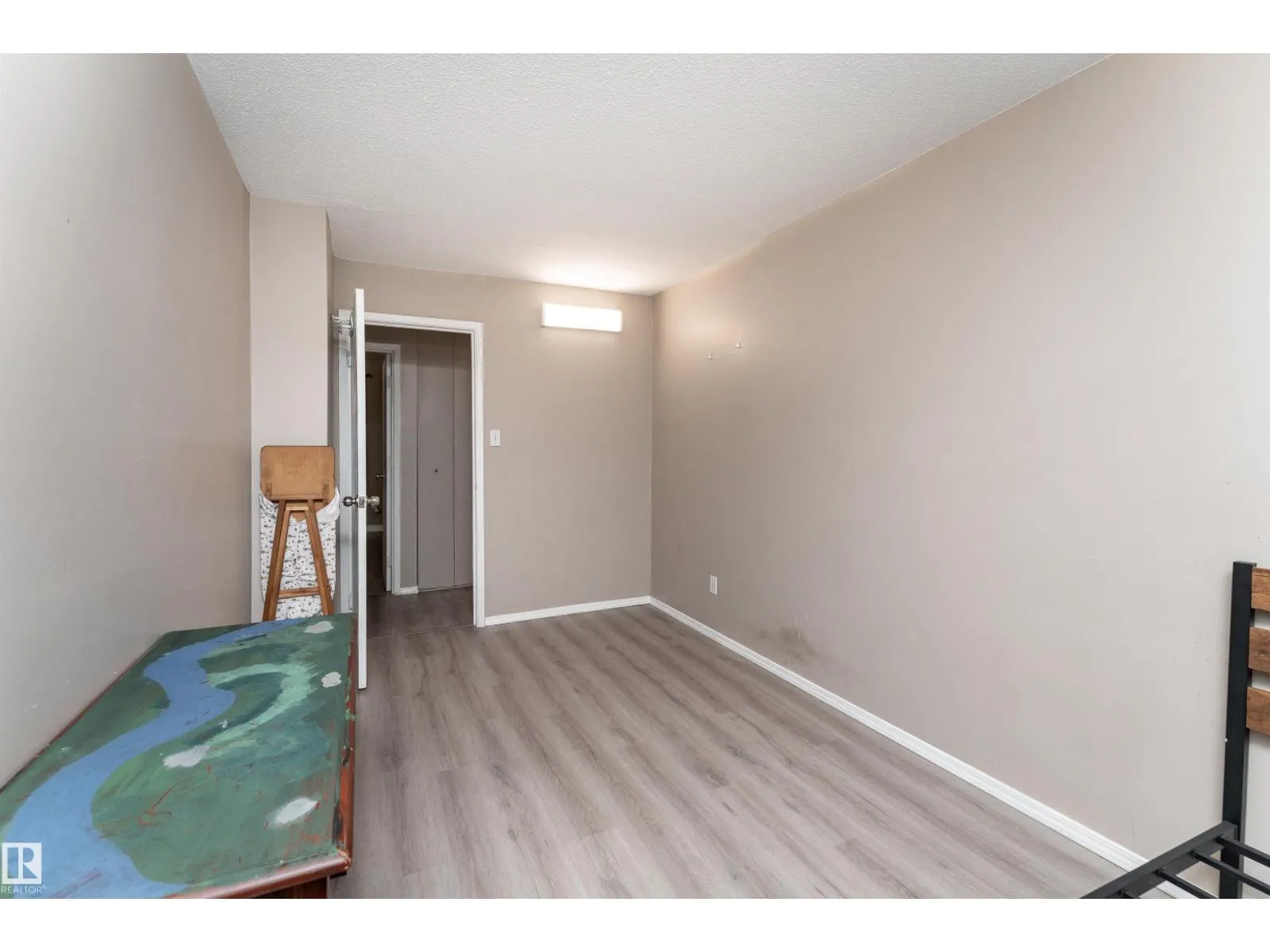 #174 3308 113 AV NW