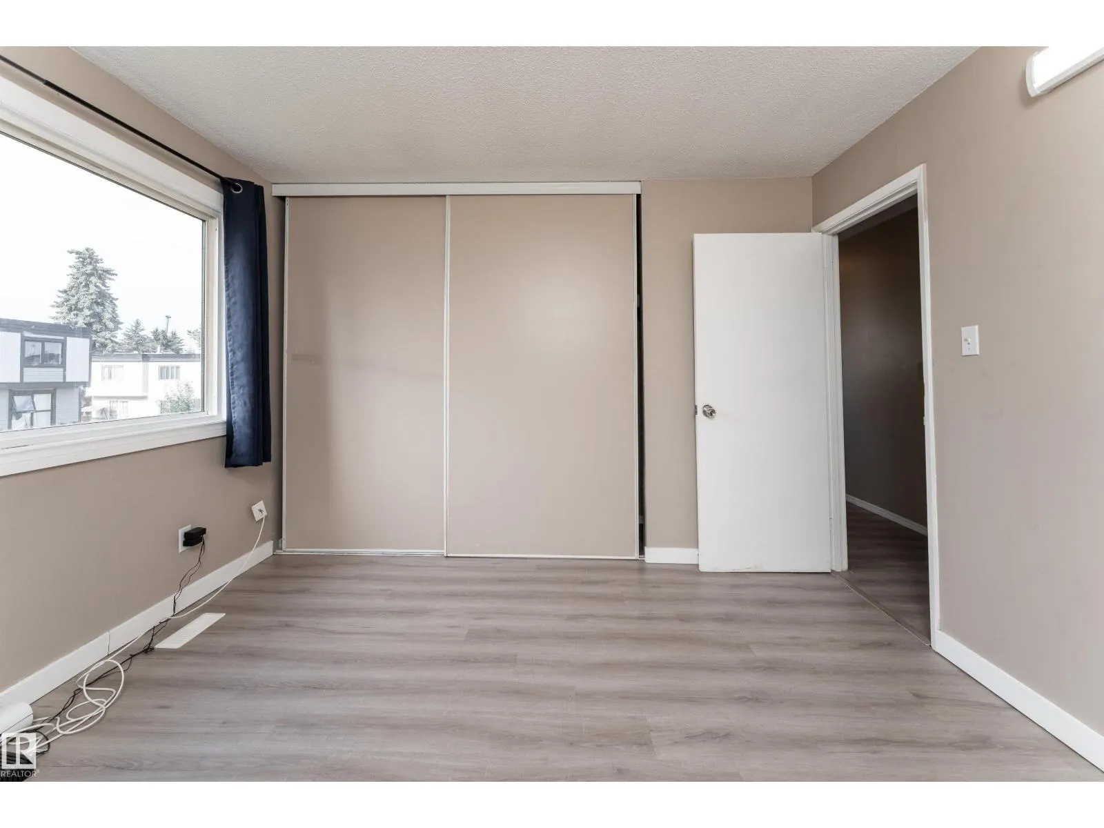#174 3308 113 AV NW